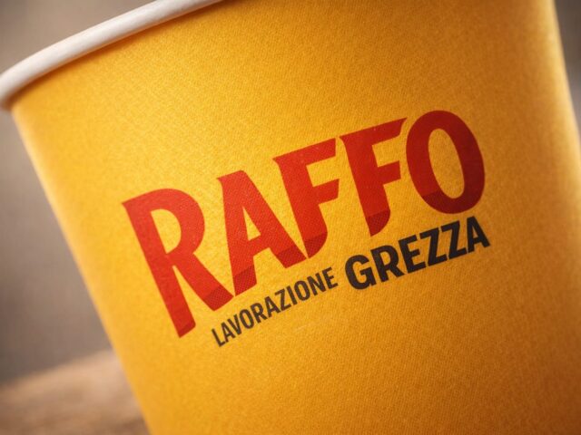 dettaglio stampa su bicchiere di carta 4 colori sfumatura